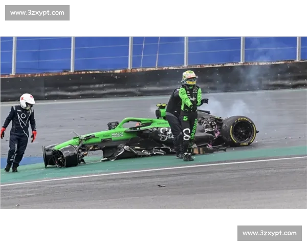 F1正赛惊险瞬间解析多车碰撞背后原因与影响